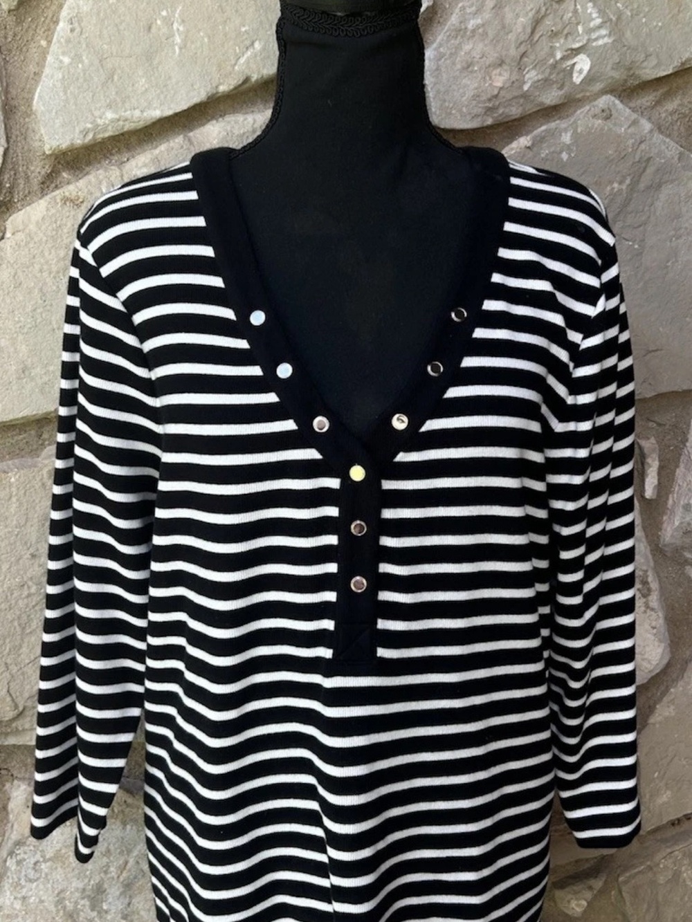 Chico’s Black & White Striped V-Neck Knit Top L